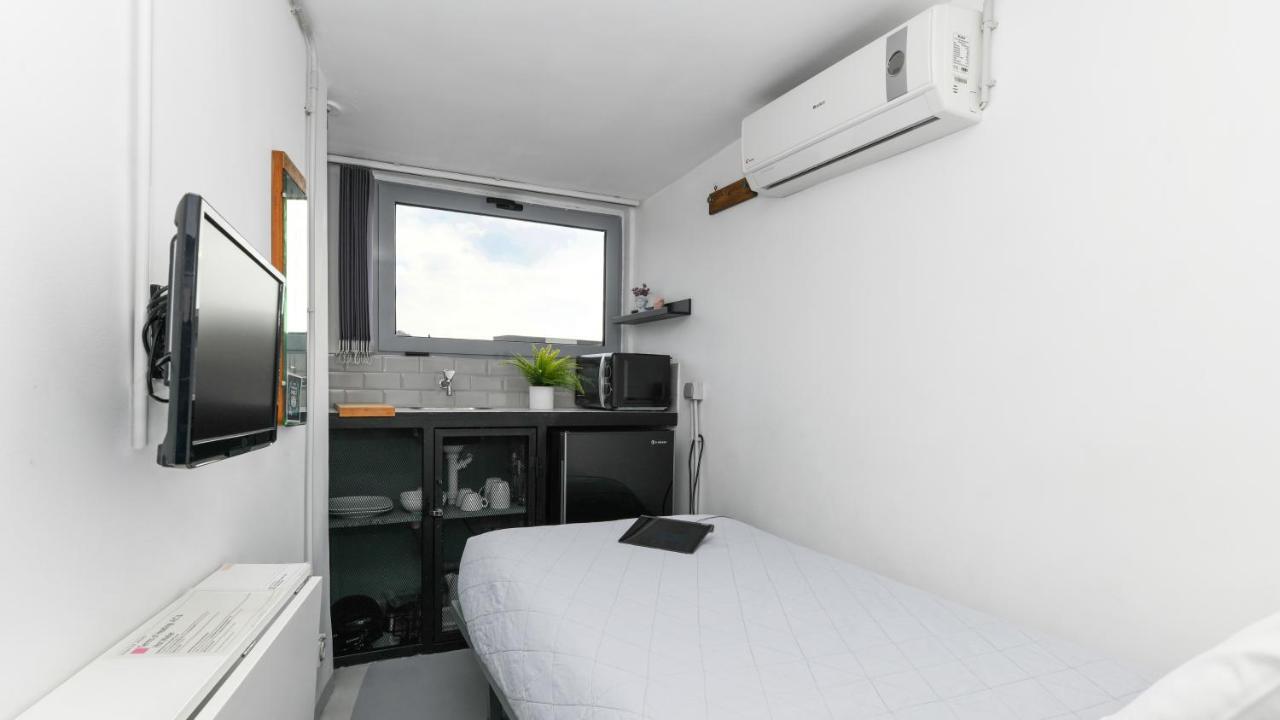 Monastiraki Citycenter Sleepbox- Unspoiled Athens Apartments מראה חיצוני תמונה