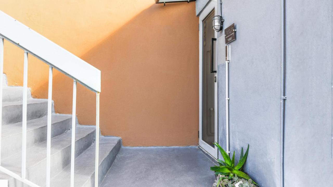 Monastiraki Citycenter Sleepbox- Unspoiled Athens Apartments מראה חיצוני תמונה